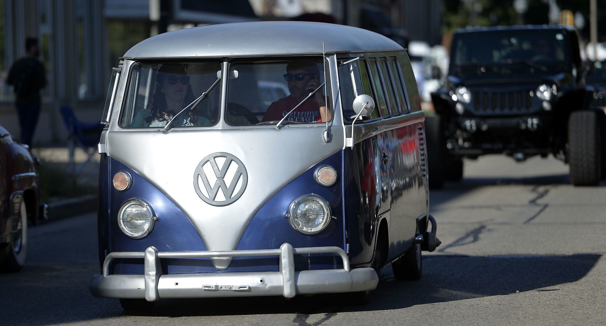 CLASSIC CRUISE IN CAR SHOW